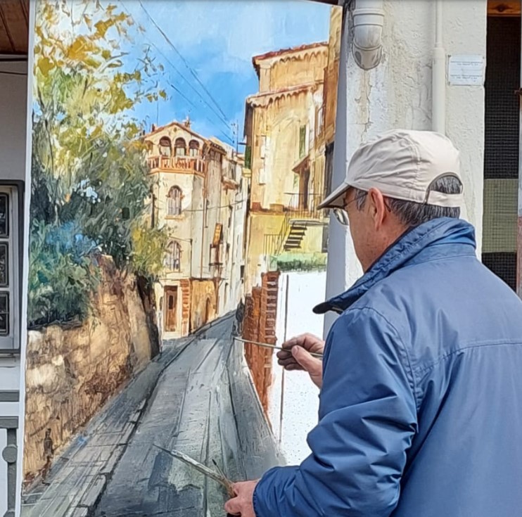 Julio García en plena realización de su obra galardonada