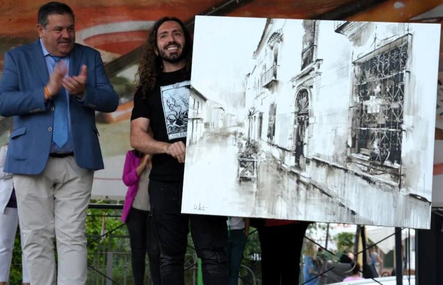 Pulsa para ampliar José Mena Mora, alcalde de Castellar, hace entrega del 1º premio a Carlos Montero Gil
