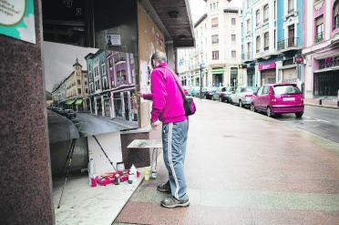 artistas-bajo-la-lluvia-en-pravia