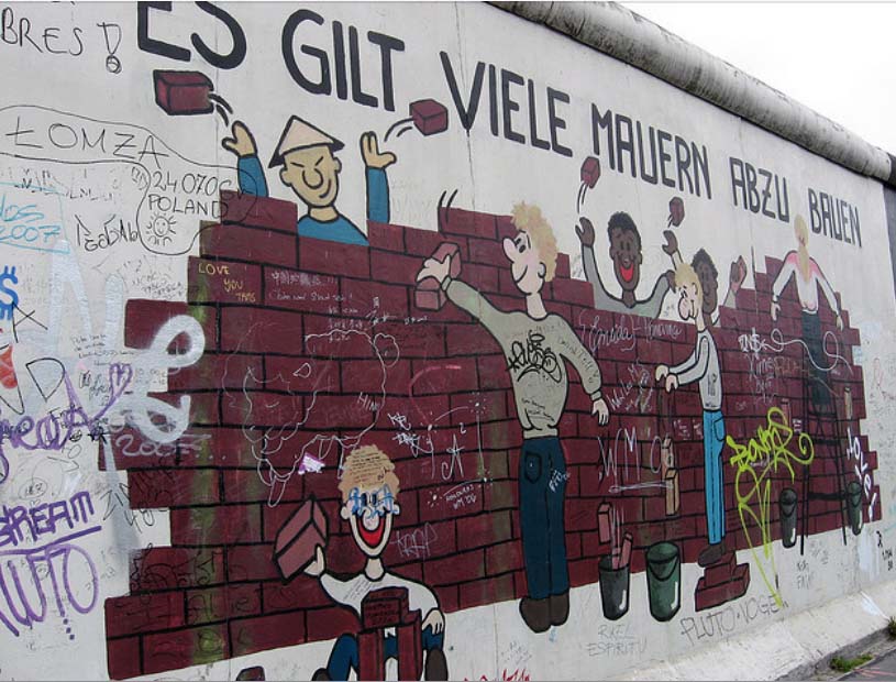 El graffiti de Ines Bayer antes de la restauración de 2009
