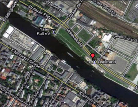 El muro y el rio Speer. Marcado la calle Mühlenstrasse nº 60 donde se alojara el rascacielos