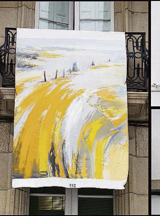 pinturas-colgadas-en-balcones