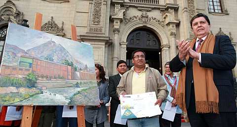 Alan García, entrega el 1º premio a Eusebio Leandro Guerra