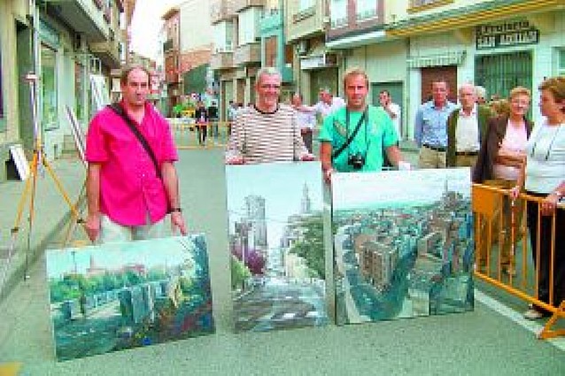 Por la izquierda: Jokin Tellería Tellería (3º), Raúl Gil Rodríguez (1º) y Albert Sesma López (2º) con sus cuadros