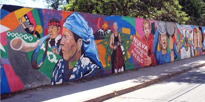 Mural en San Fernando (capital de la provincia de Colchagua) tiene 50 metros de largo realizado por más de una veintena de artistas