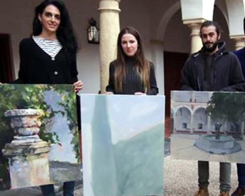 1º premio del Concurso de Pintura Rápida Antonio Gala: Rosa Aguilar Santos en el centro
