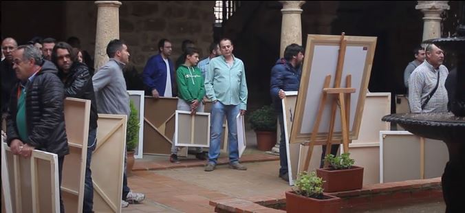 Gran ambiente del sellado en el patio de La Colegiata