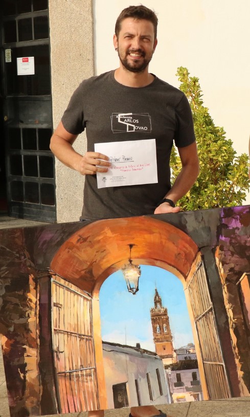 Pulsa para ampliar Entrega a Carlos Alberto Dovao Hidalgo del primer premio de 1.800 euros
