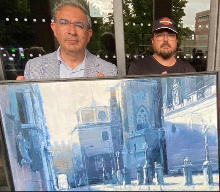 Pulsa para ampliar Miguel Carlos Montesinos ha recibido el galardón de manos del concejal en funciones de Deportes y Fiestas, Félix Meneses