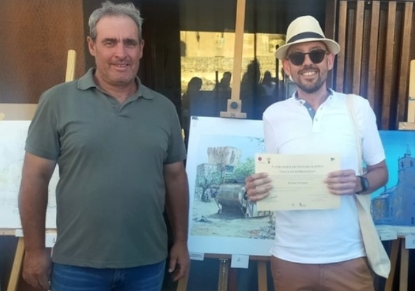 El alcalde José María González con el ganador del certamen