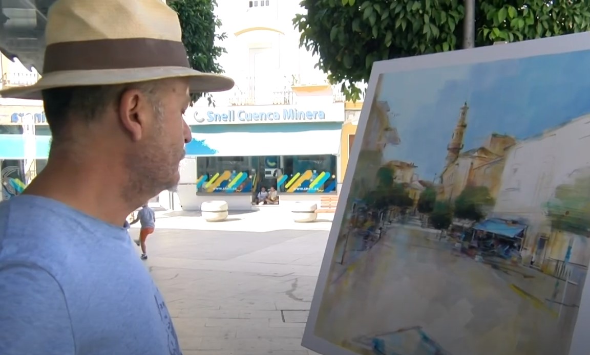 Antonio Moreno Galeano ante su obra finalizada