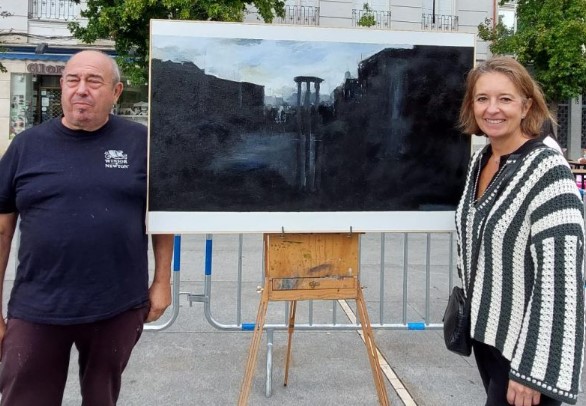 Pulsa para ampliar La concejala Cayetana Hernández de la Riva entrega el primer premio a Diego Lopez González