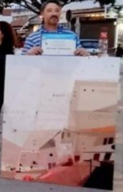 Pulsa para ampliar Entrega del 3º premio de 300 euros a Juan Carlos Porras Funes