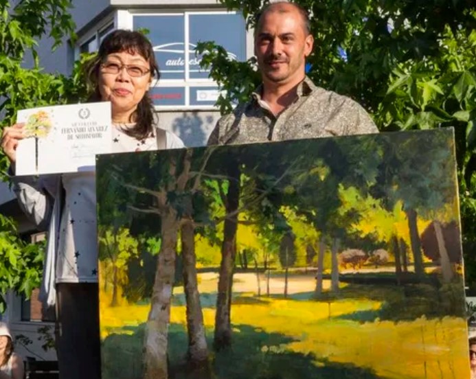 Pulsa para ampliar Entrega del 3º premio de 1.000 € a Miclu Du