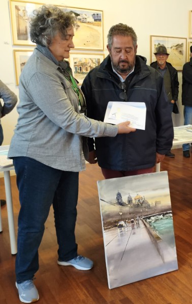Pulsa para ampliar La Presidenta del AAA hace entrega del 3º premio a Pablo García Ávila