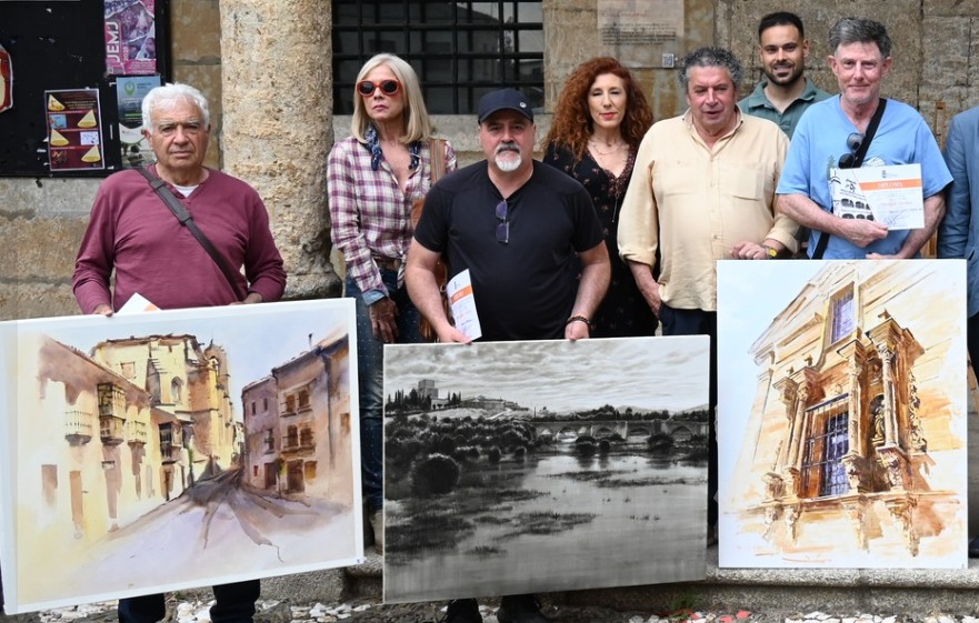Pulsa para ampliar Los tres premiados. Por la izquierda 3º premio, en el centro el 2º premio y a la derecha el ganador