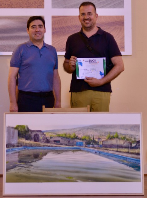 Entrega el Alcalde Emeterio Martín el 1º premio a  Pablo Rubén López Sanz (Griñón, Madrid) 