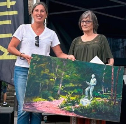 Entrega del 1º premio de 1.600 euros a Paz Larrumbide Moreno
