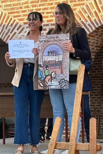 Pulsa para ampliar Entrega a Beatriz Valero López del premio al mejor CARTEL FIESTAS 2025