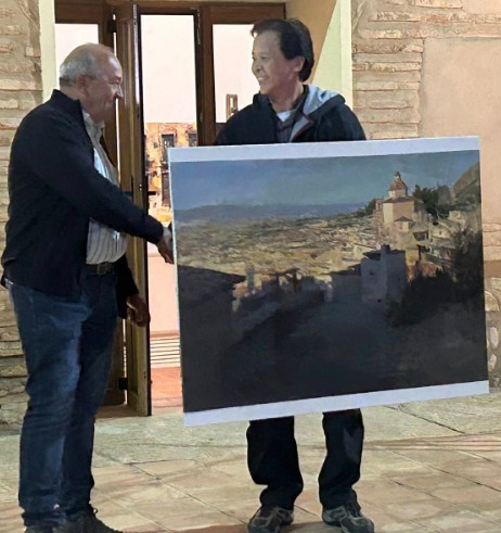 Pulsa para ampliar Entrega del 5º premio, de 600 € Yinghong Rao (natural de China y residente en Madrid)